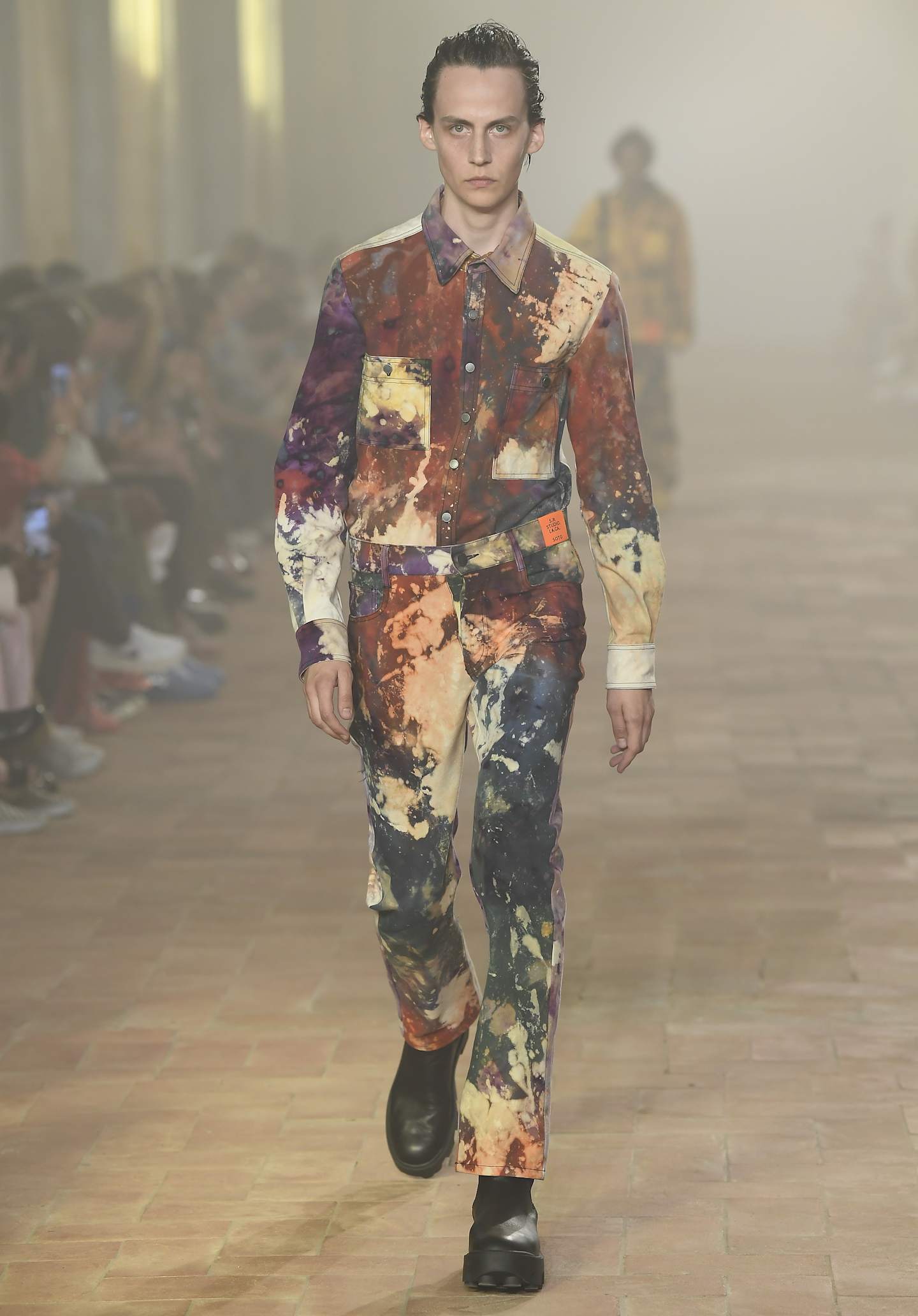 LOOK0001