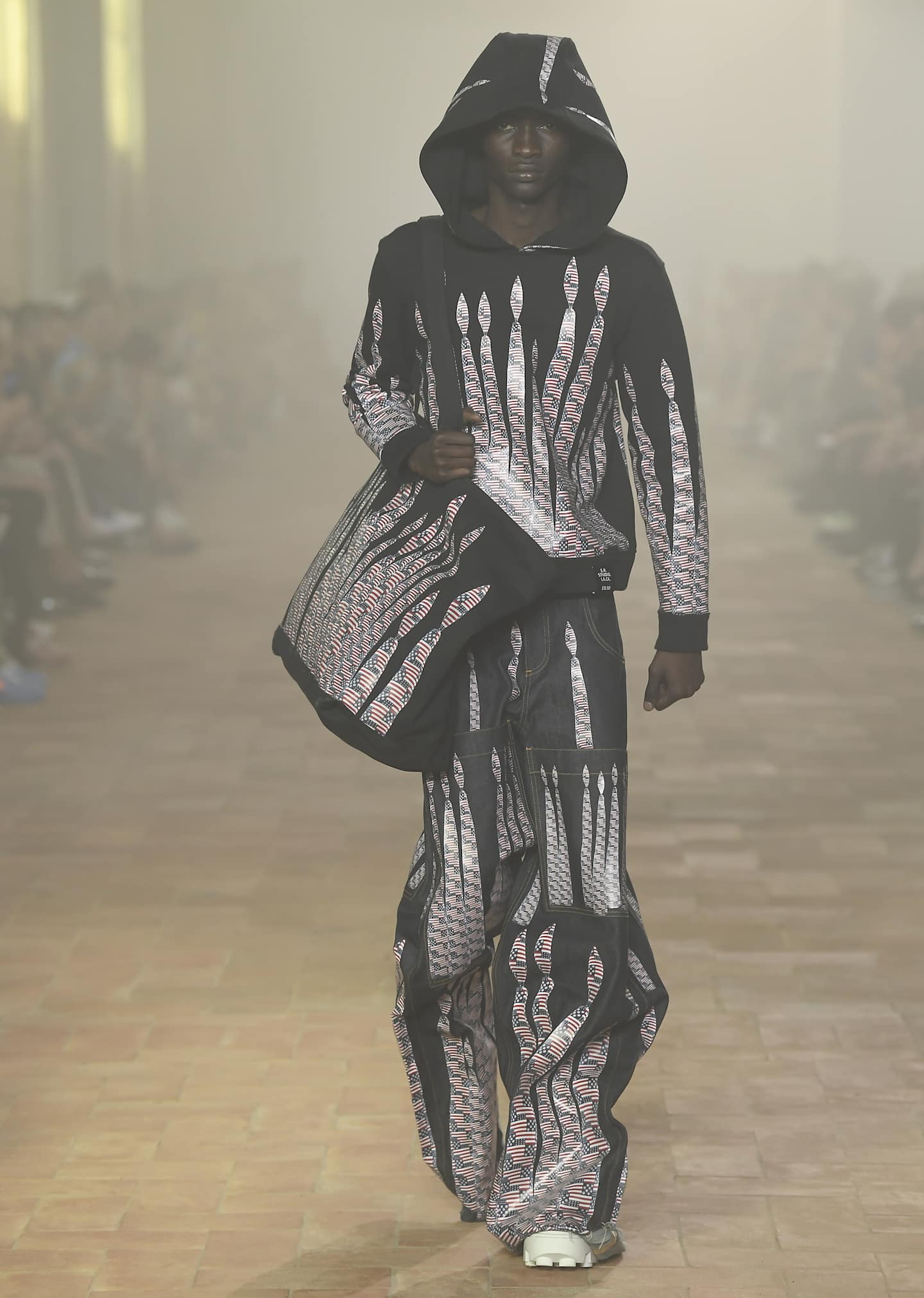 LOOK0043