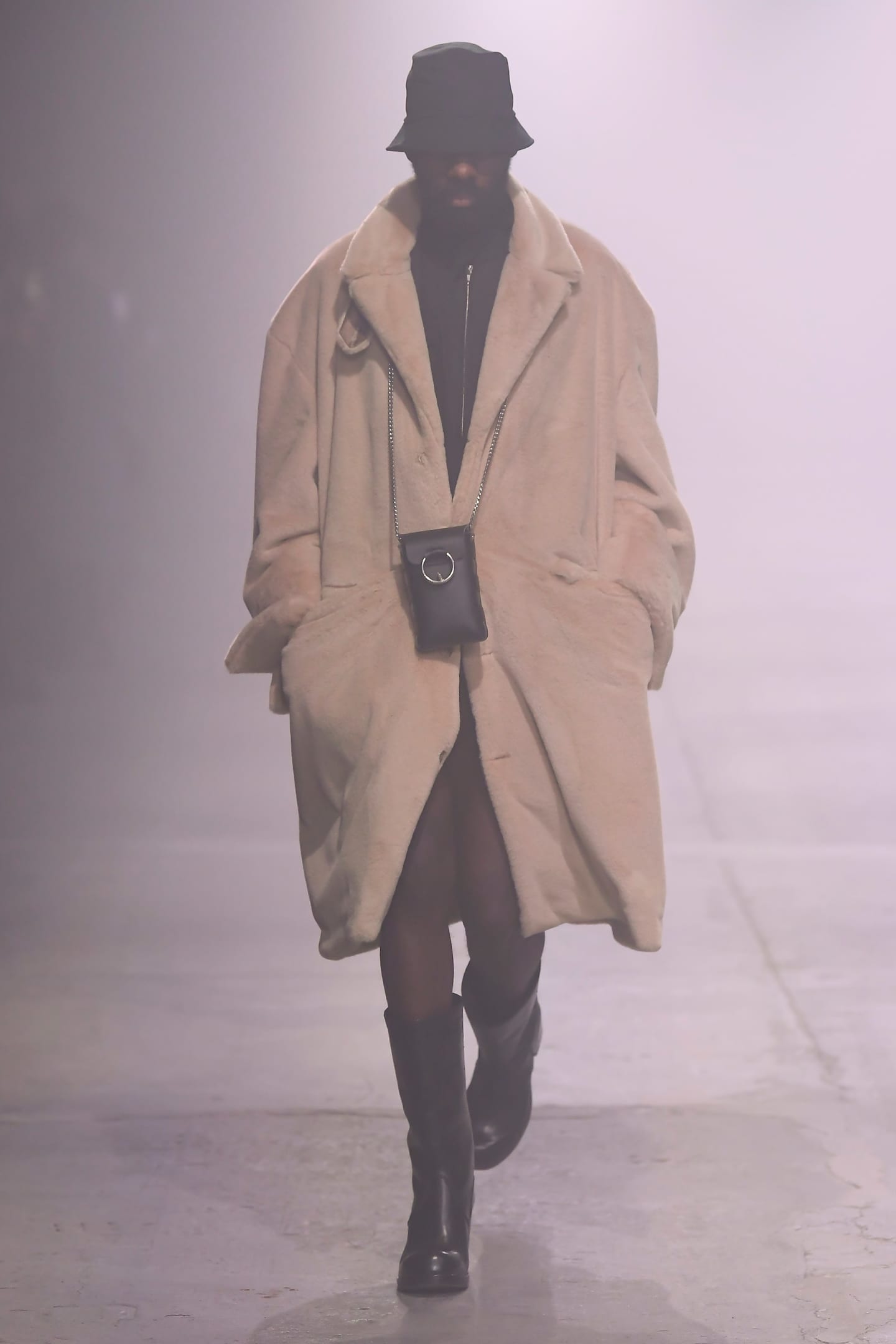 look0010