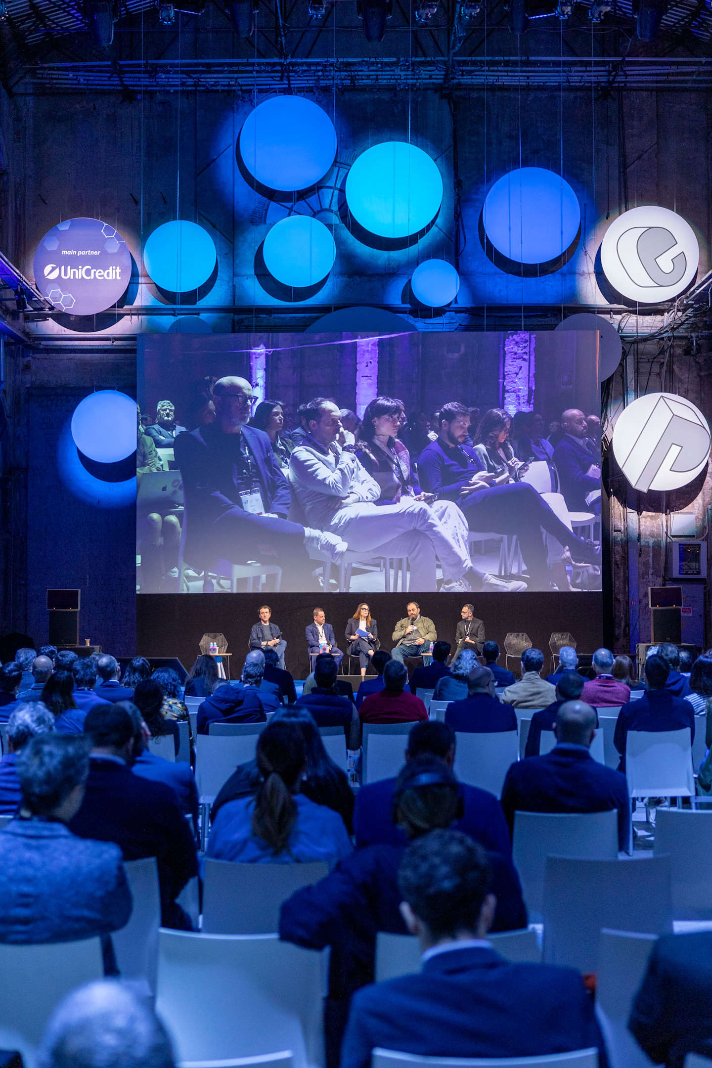 How_the_AI_revolution_is_transforming_the_future_of_the_Fashion_and_Luxury_industry_3