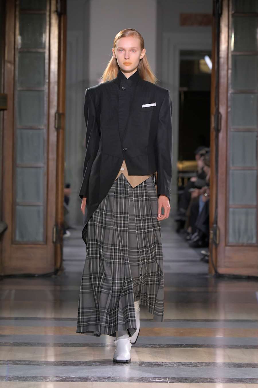 look0002.jpg