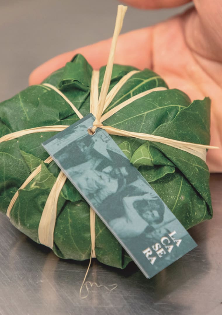 LA-CASERA_brochure-10x15cm_cover-grigia_inglese_2021-10