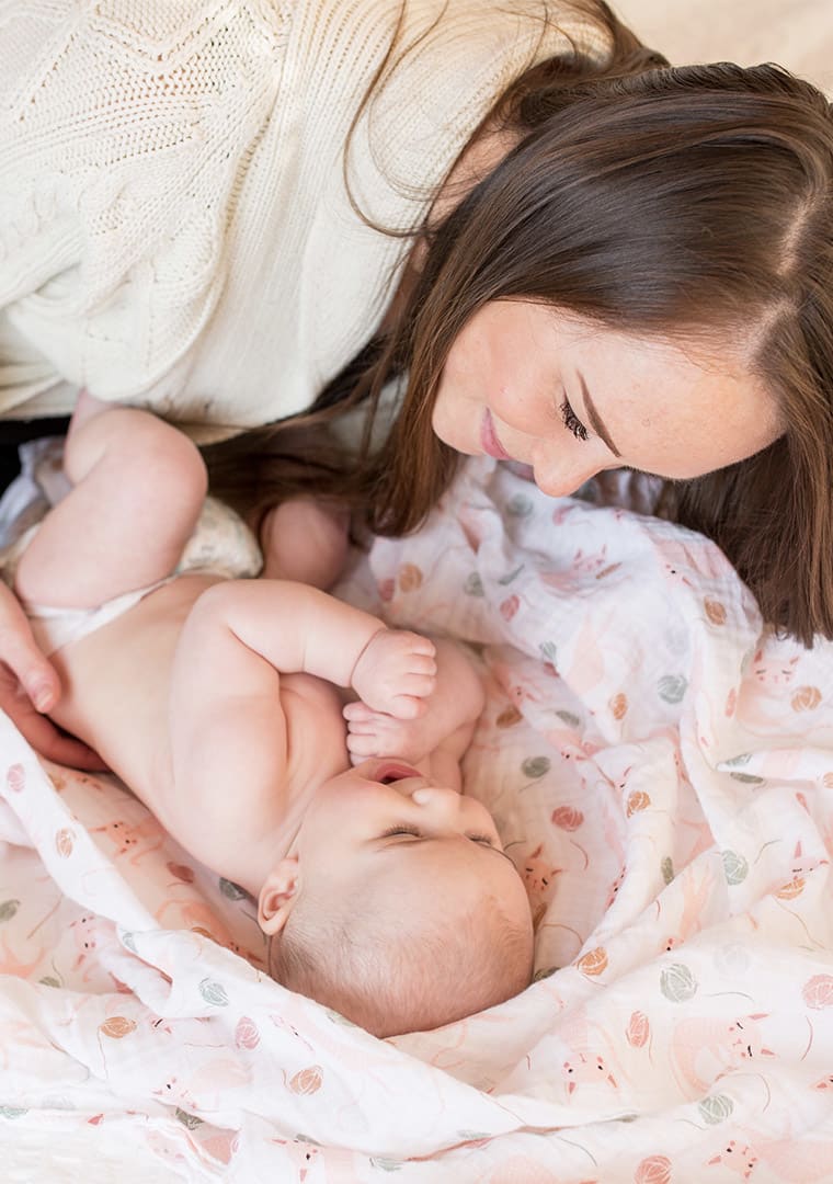 LJ094---KittyCottonSwaddle---lifestyle-1