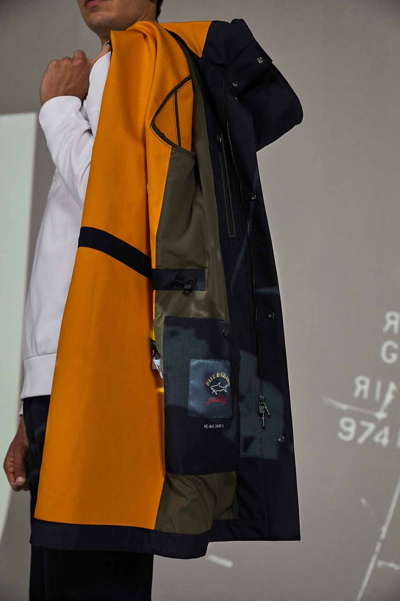 42_Look_Paul___Shark_LB21_4851