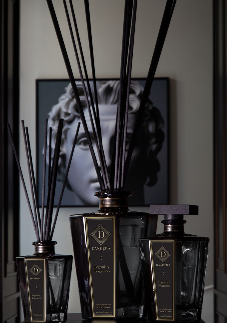 _F7A1872-AENIGMA-verticale