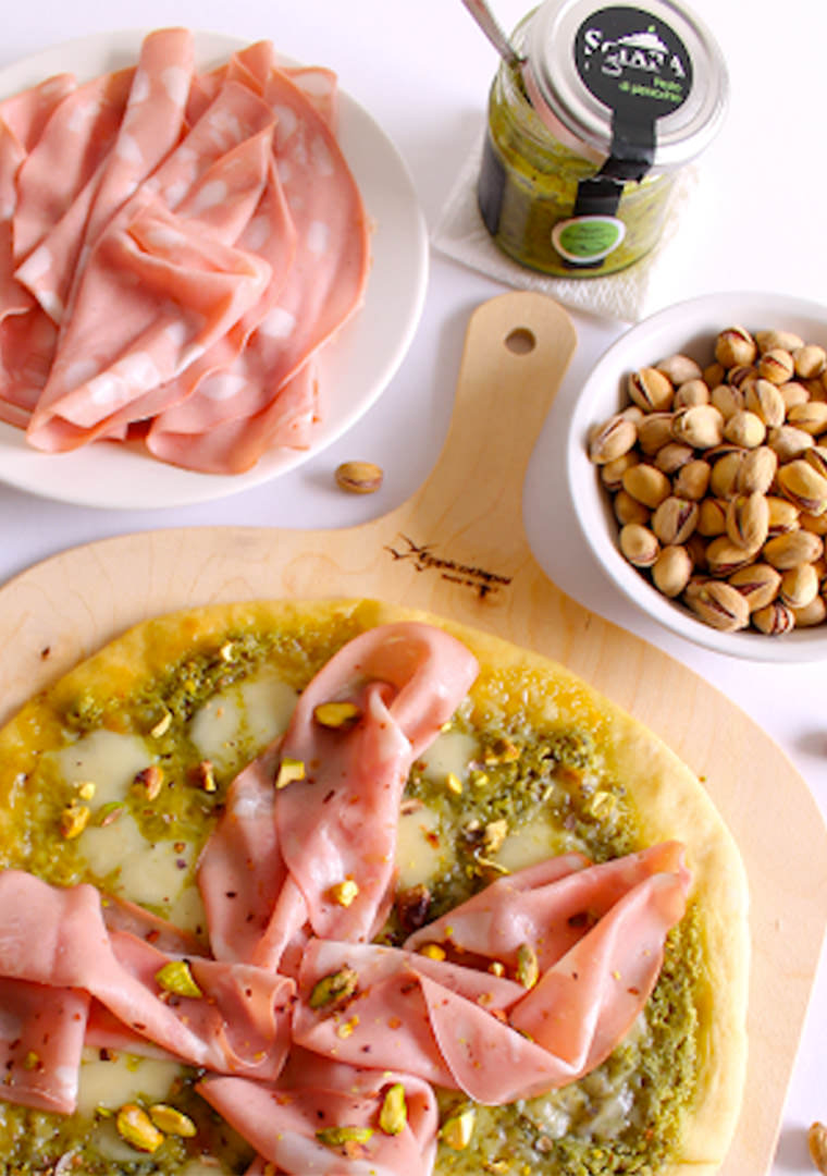 Pizza-con-Mortadella-e-Pesto-di-Pistacchio