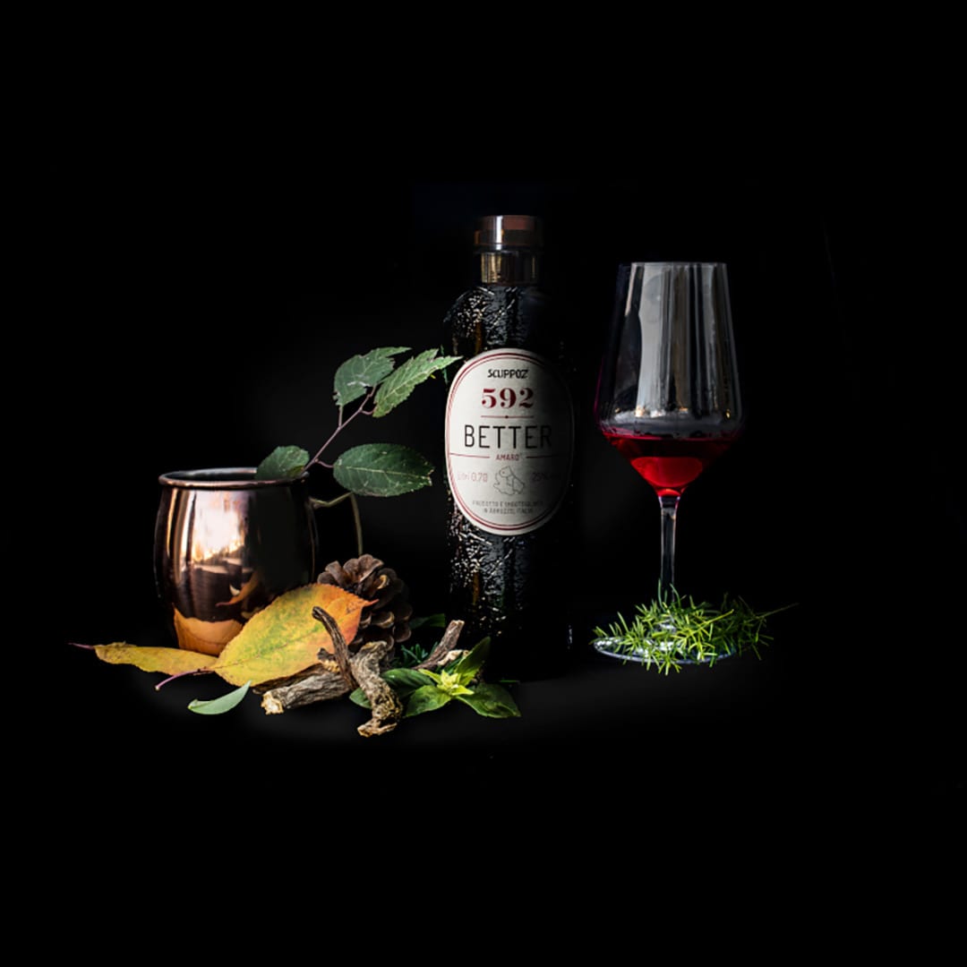 better-artigianale-con-spezie-e-piante-varie-bicchiere-di-cristallo