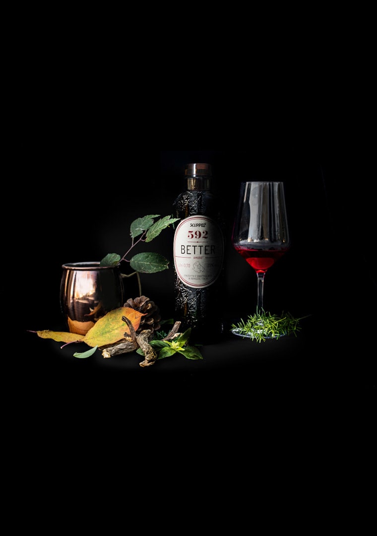 better-artigianale-con-spezie-e-piante-varie-bicchiere-di-cristallo