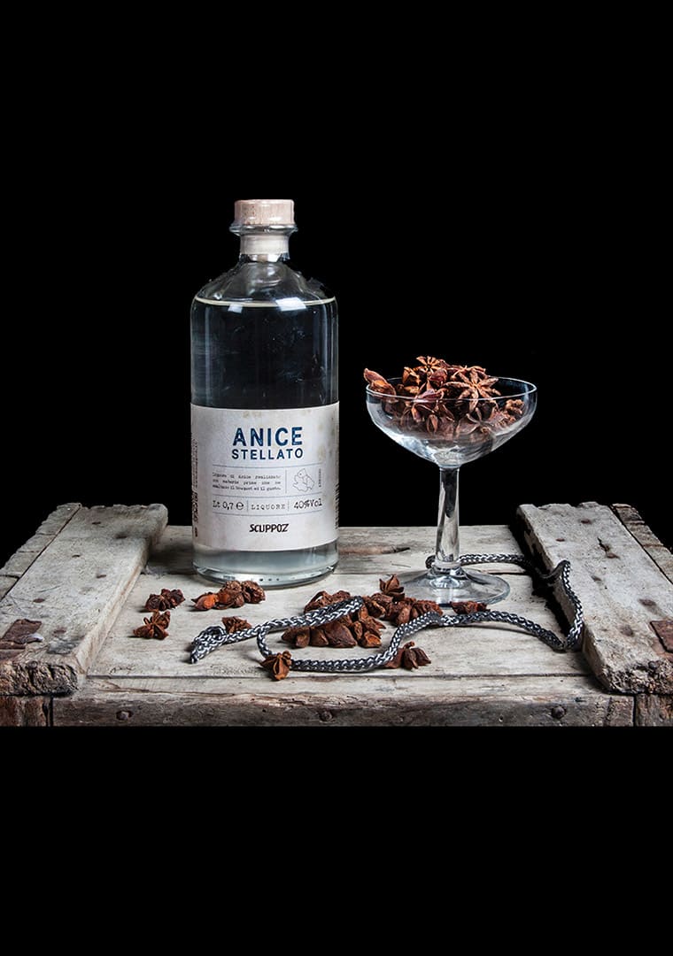 liquore-di-anice-con-anice-stellato-abruzzo-alcolici
