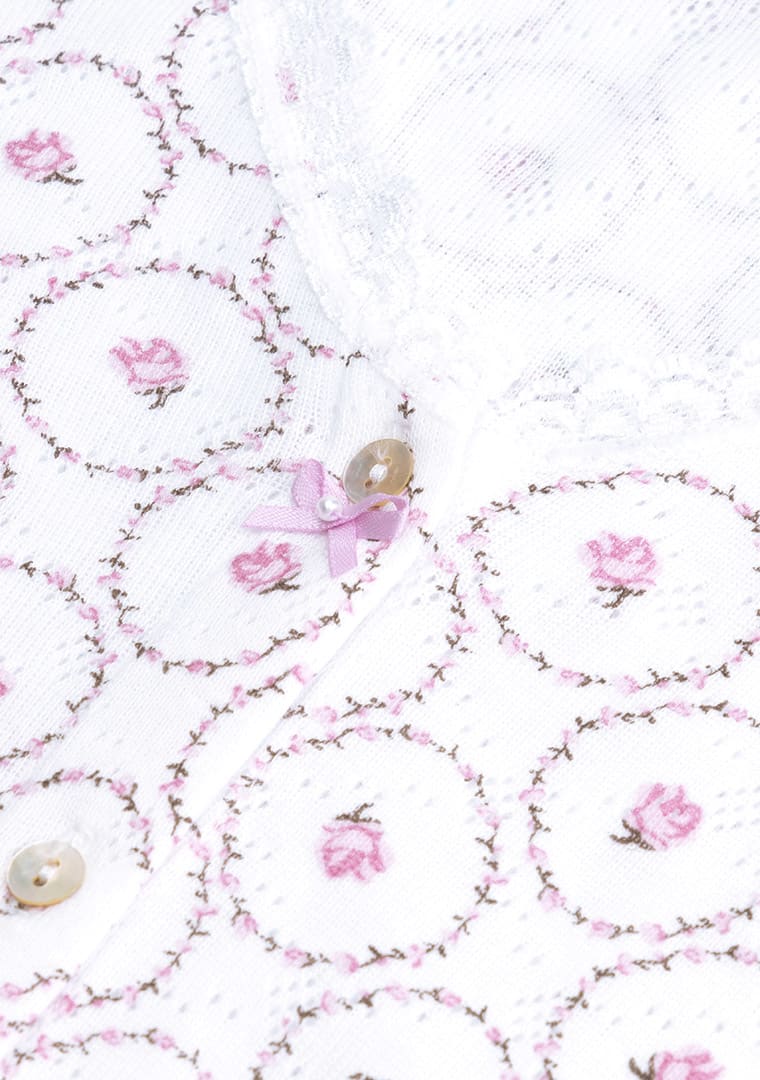 Pyjama-ama-wit-met-bloemen_Detail---350-0015----31-08-2022