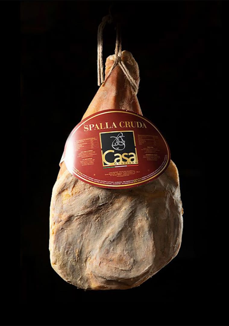 spalla-cruda-sfondo-nero