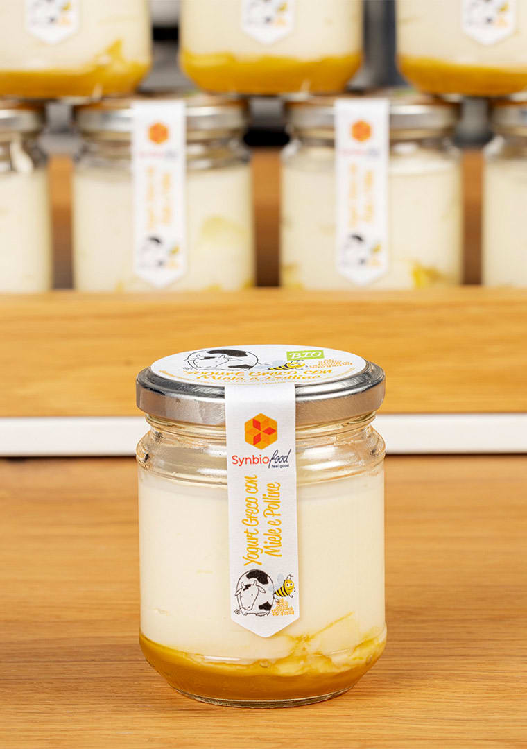 yougurt-greco-con-miele-e-polline
