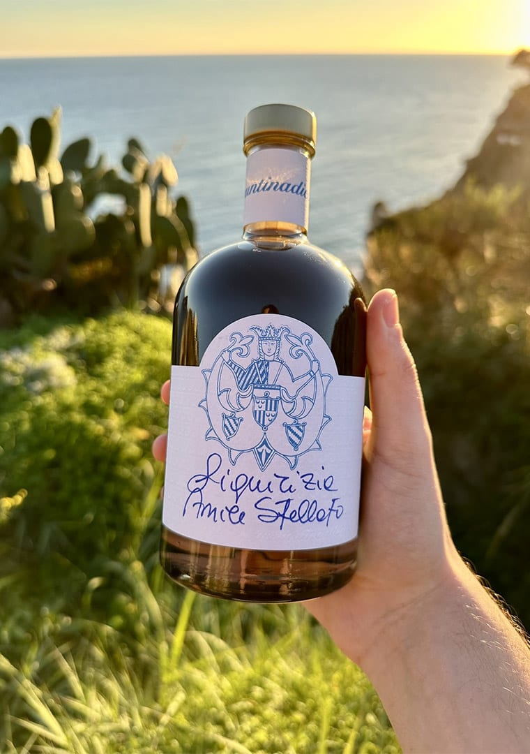 liquirizia-anice-stellato-hand-held-assuntina-di-capri