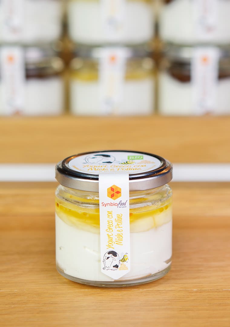214-yogurt-greco-con-miele-e-polline