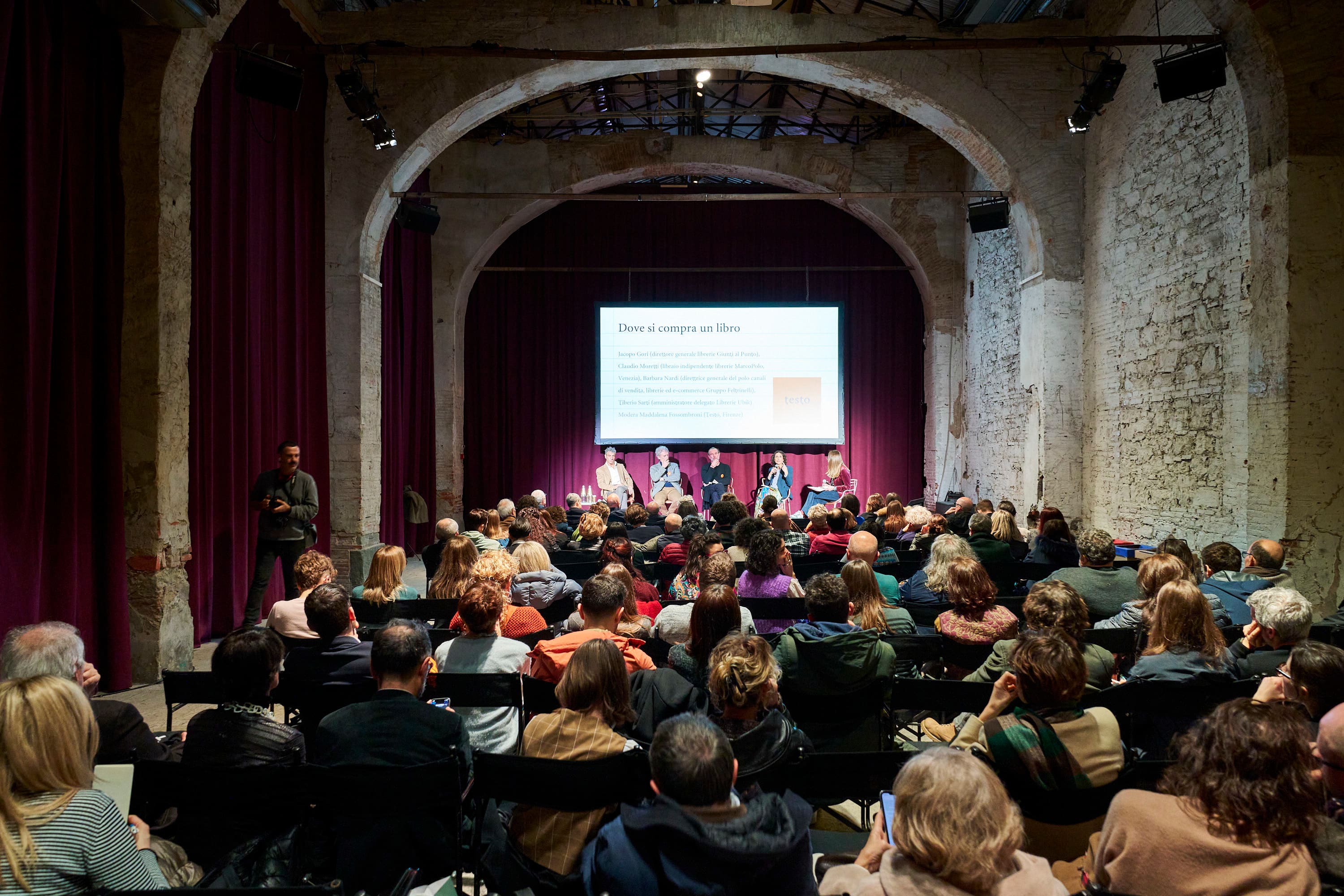 Dove_si_compra_un_libro_2