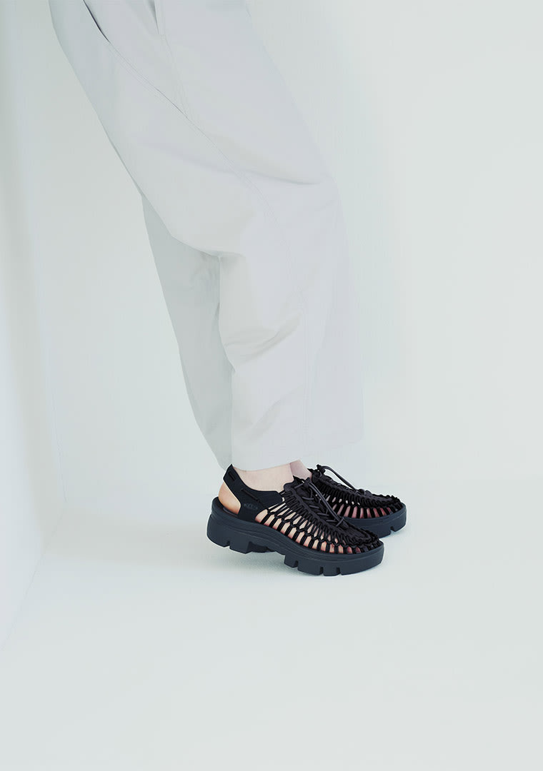 SS25_KEEN_HL_W_UNEEKWK-Black-Black_Studio