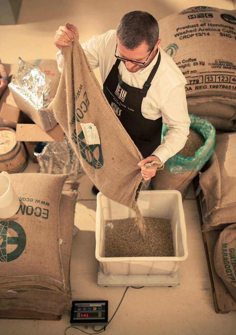 Leonardo-Lelli-in-produzione-caffè