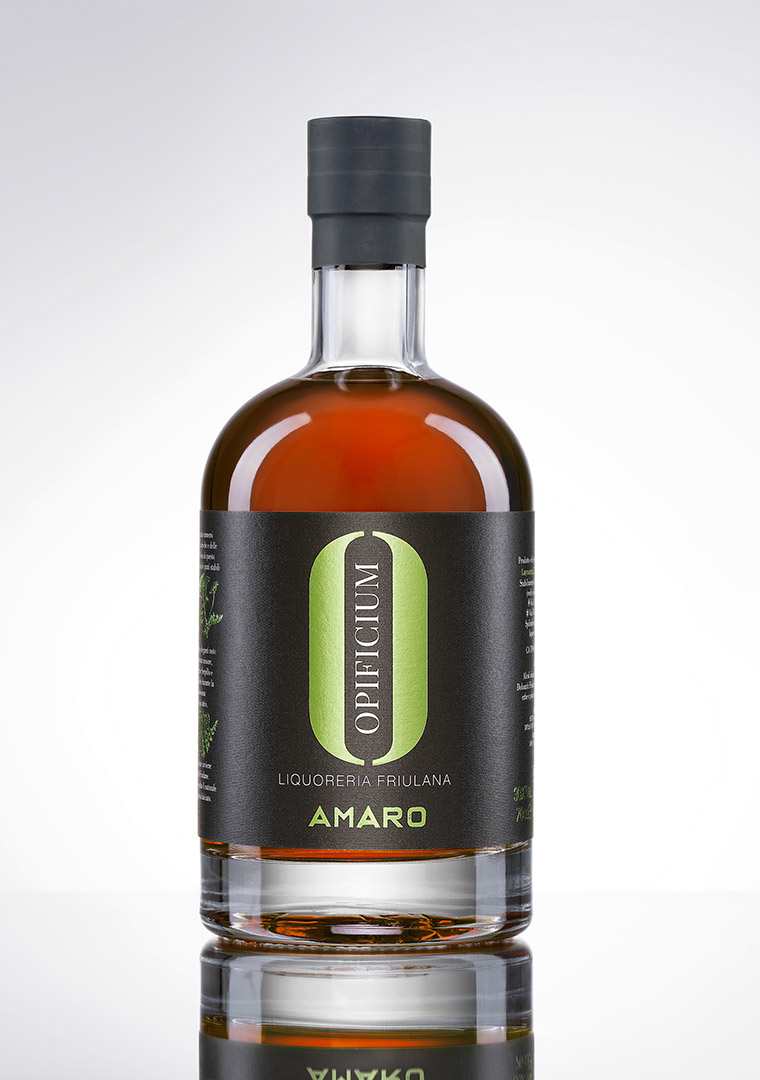 Opificium_Amaro_fondo_bianco