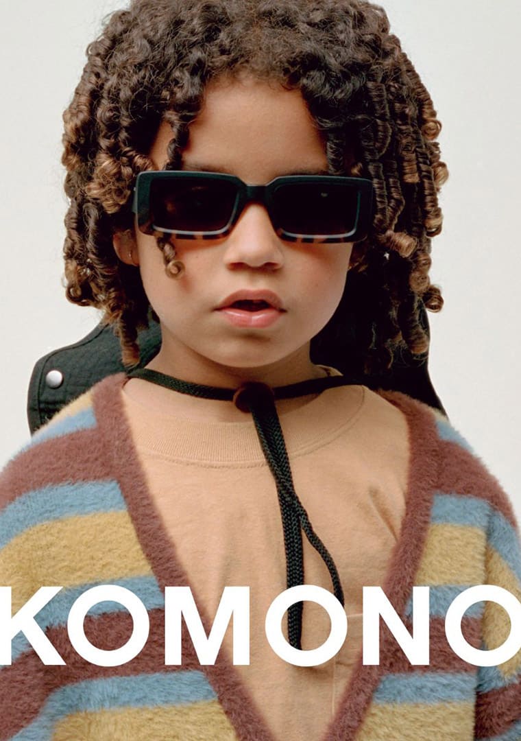 KOM-D2387---SS23-Junior---A2-Pancarte---MOCK-UP-2-_002