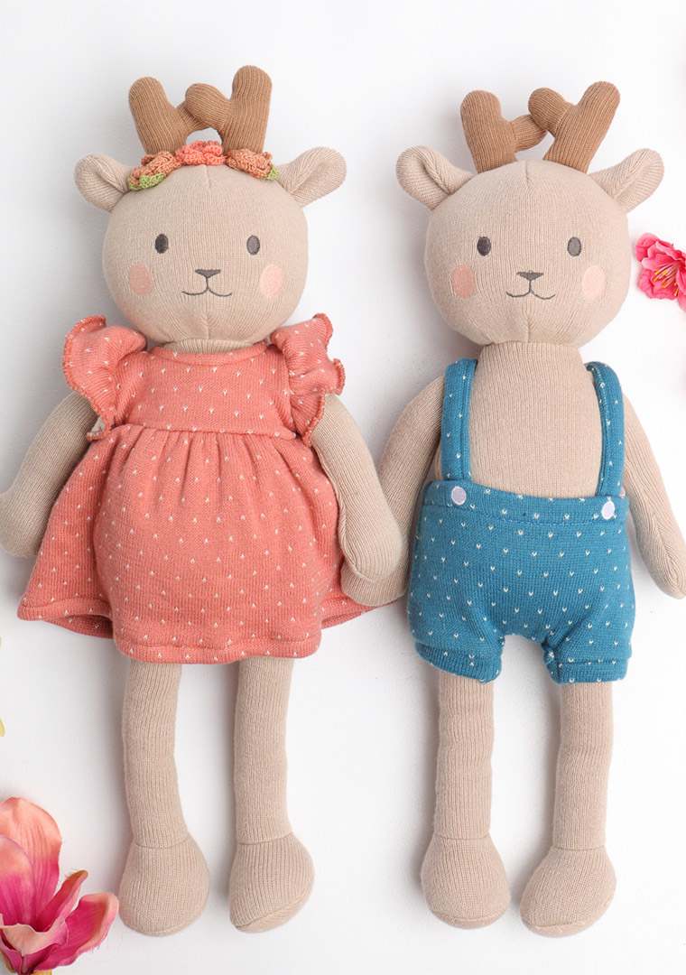 Tilla-Kalle-Bio-Kuscheltier-Strick-liegend-Blumen-junikind