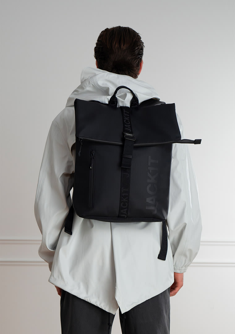 JACK1T_AW24-ROLLTOP-BLK-E-M