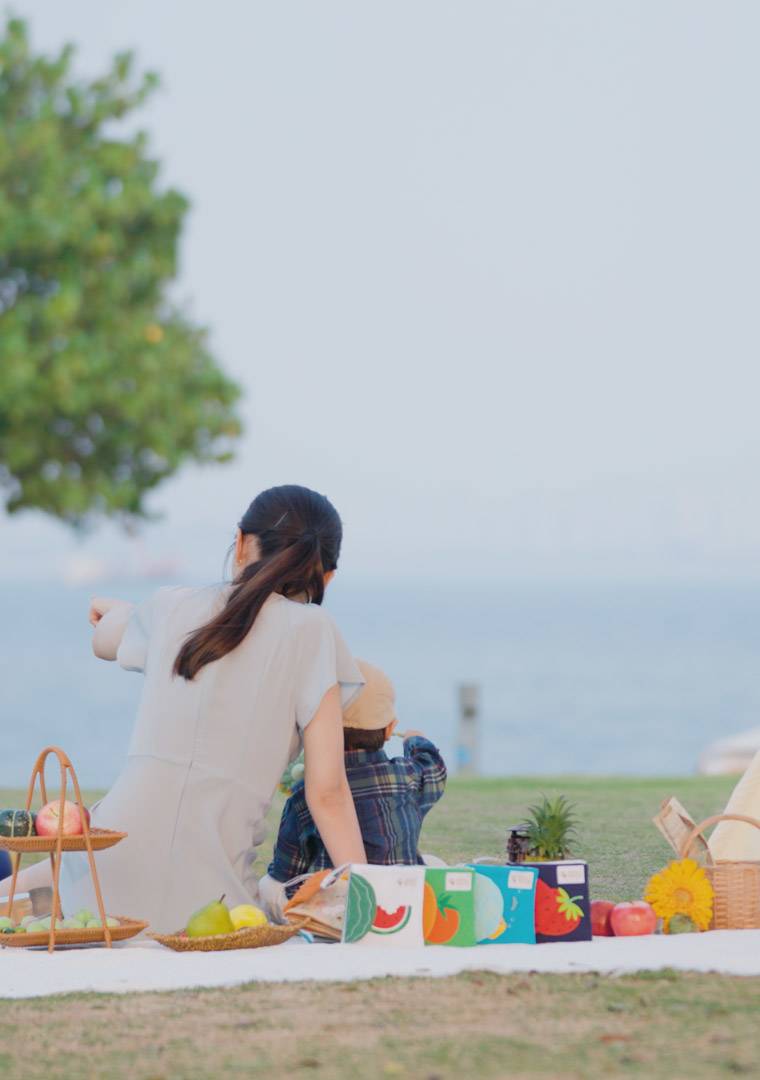 SMALL-HANDS.00_00_46_05.Still017