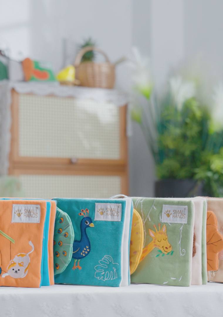 SMALL-HANDS.00_01_06_09.Still021