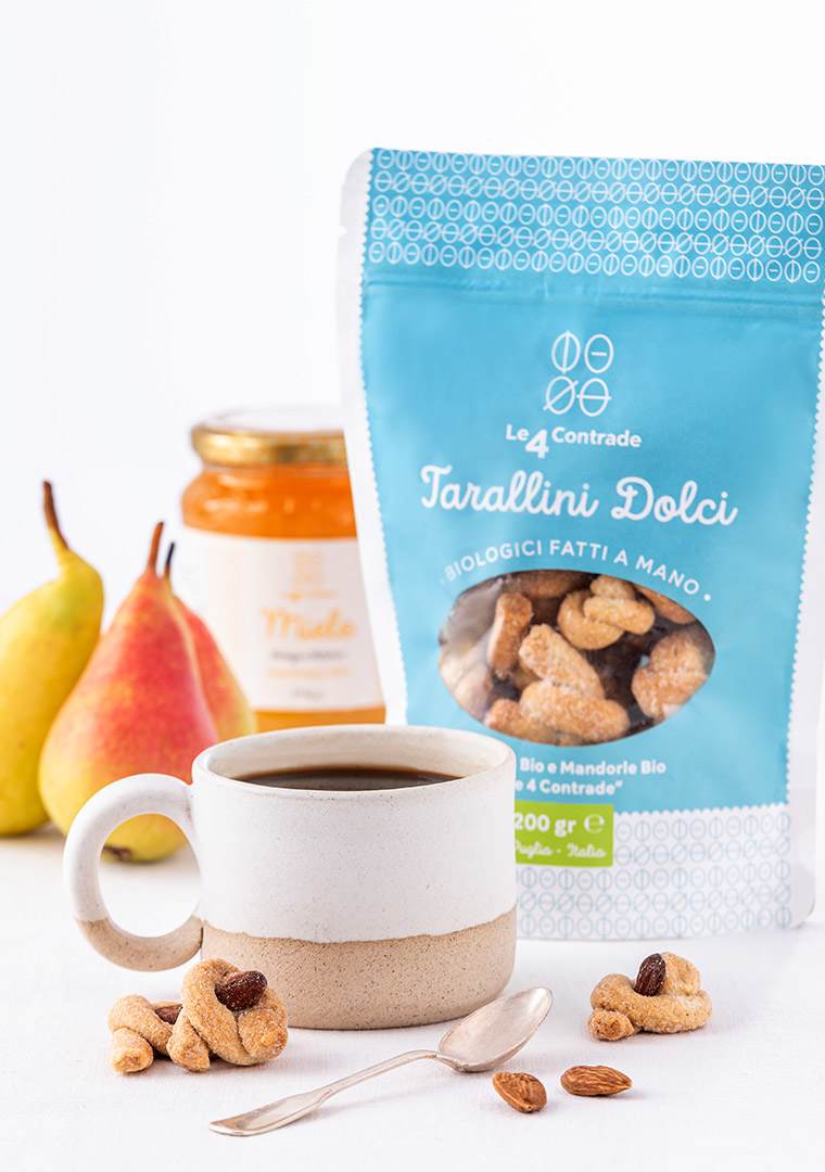 Le4Contrade---tarallini-dolci-nuovo-pack-in-carta-ambientato