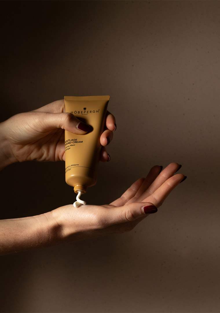 HöbePergh_ANTI-AGE-HAND-CREAM_02