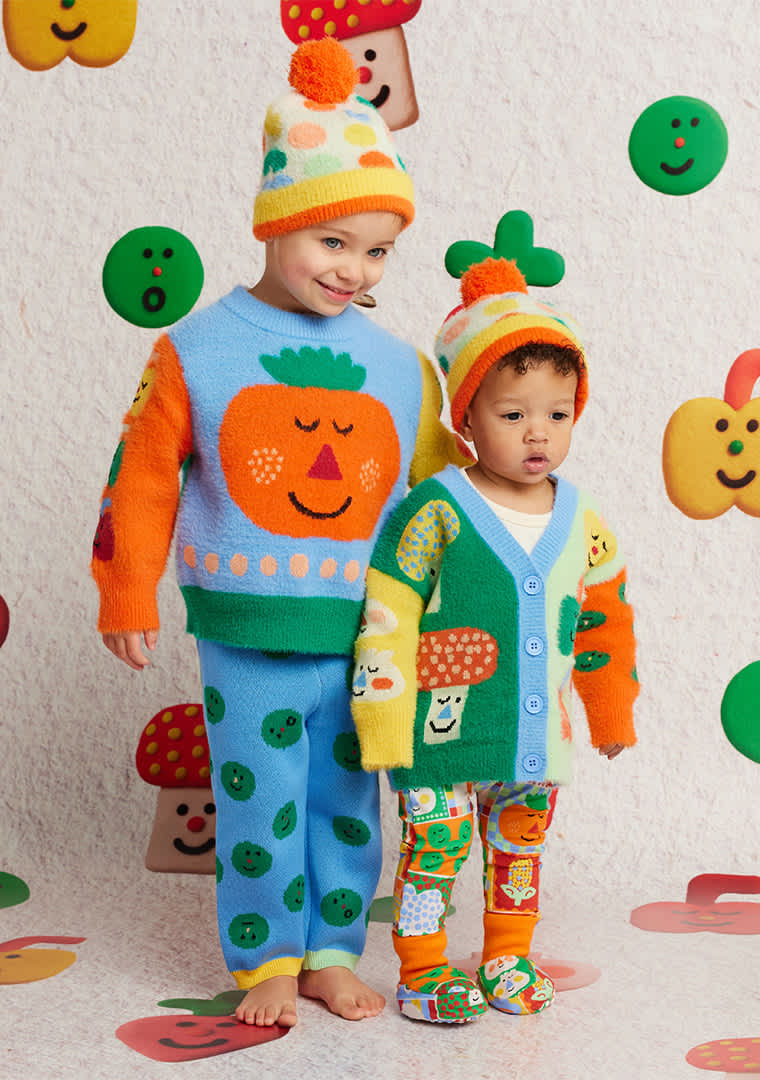 knit-pocket-patch-jumper-cardigan-pants-beanie-_3