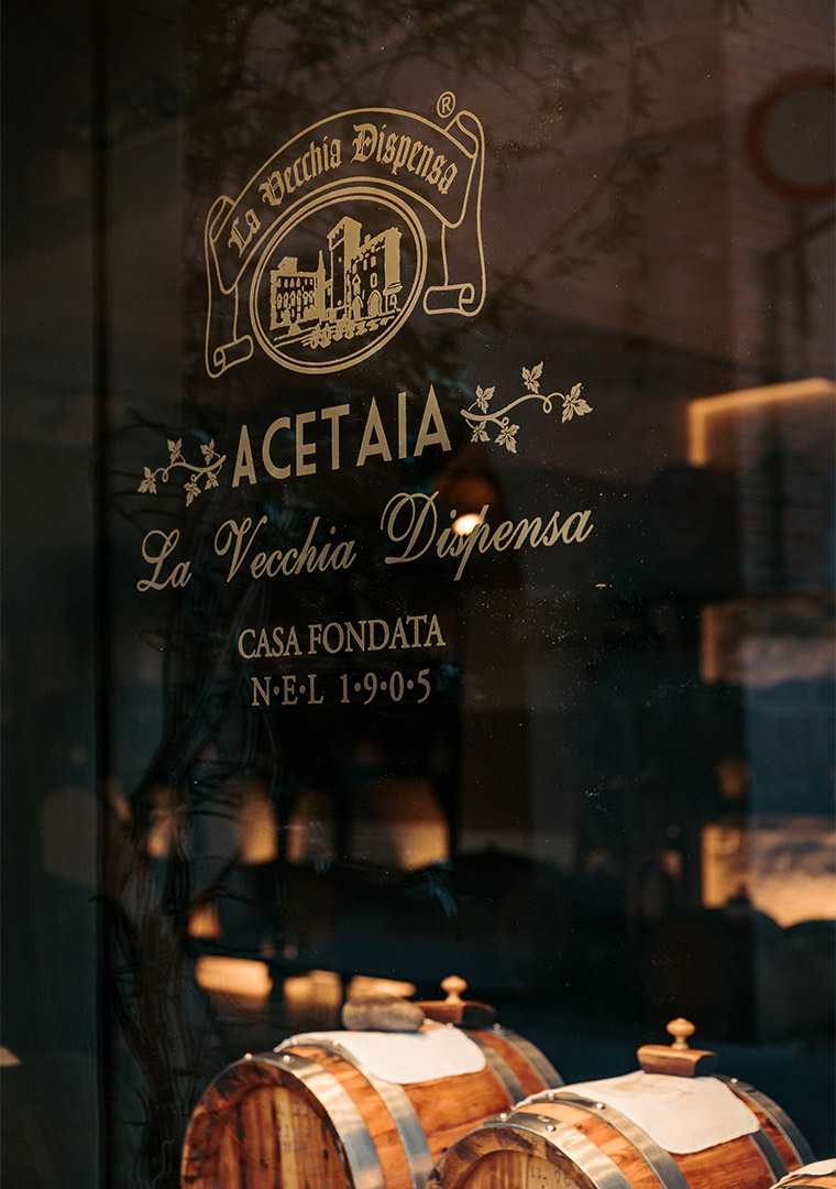 Balsamic-Vinegar-La-Vecchia-Dispensa-_3