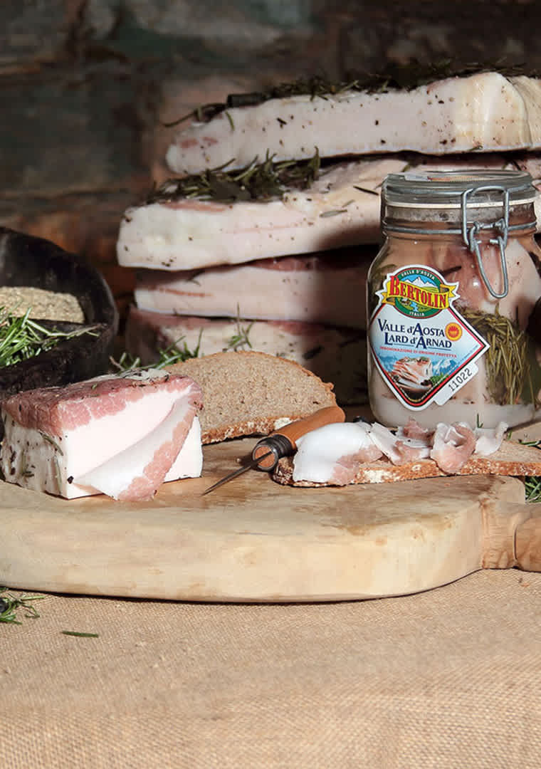 Valle-d_Aosta-Lard-d_Arnad-DOP---Tagliere