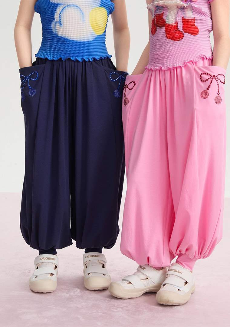 02_SS26383_Lucky_Cherry_cool_drape_pants_pair