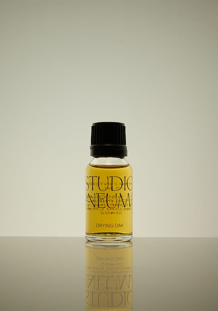 Studio-Pneuma_Drying-Oak_Room-Fragrance_15-ml_Pitti